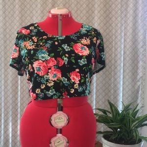 🚨SALE🚨 Floral Crop Top